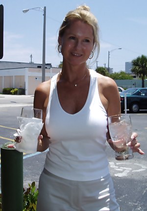 MILF Moms Porn Pictures